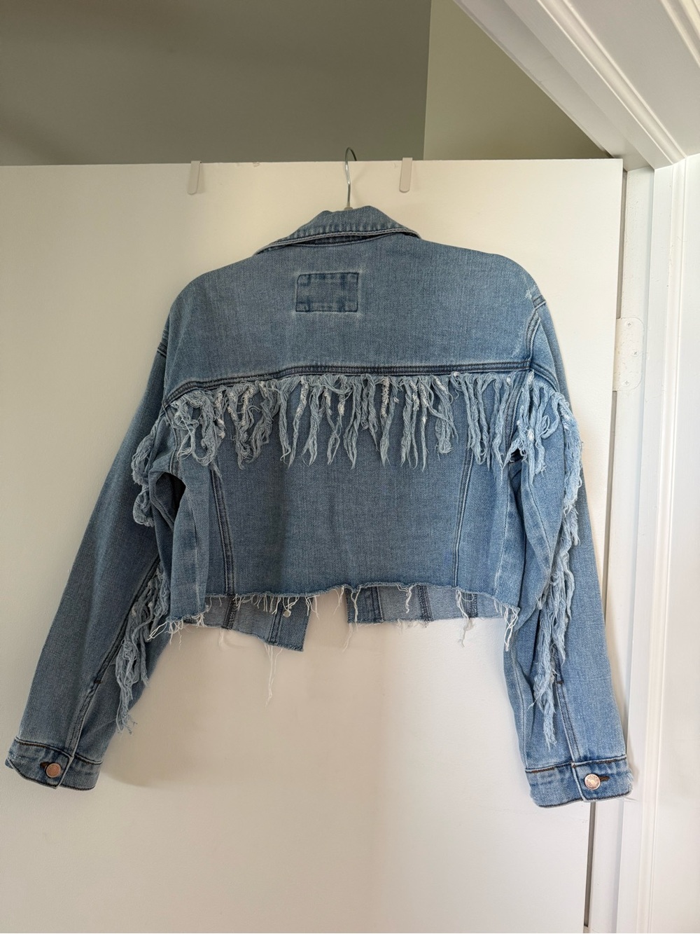 Forever 21 Light Blue Cropped Denim Jacket with Frayed Sleeve - Picture 2 of 2